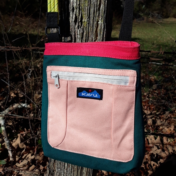 Kavu Handbags - KAVU Keep a long Bag NWOT